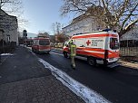 Ein Pick-Up hat vor einer Krankenkasse in Sondershausen eine Frau &uuml;berrollt. (Foto: Silvio Dietzel)