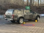Ein Pick-Up hat vor einer Krankenkasse in Sondershausen eine Frau &uuml;berrollt. (Foto: Silvio Dietzel)