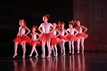 Das Ballettmärchen Aschenbrödel, aufgeführt von den Schülerinnen und Schülern des Tanzstudios Radeva. (Foto: F. Kind) Das Ballettmärchen Aschenbrödel, aufgeführt von den Schülerinnen und Schülern des Tanzstudios Radeva. (Foto: F. Kind)