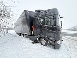 Der Lkw war beim Rückwärtsfahren in den Graben gerutscht. (Foto: Silvio Dietzel) Der Lkw war beim Rückwärtsfahren in den Graben gerutscht. (Foto: Silvio Dietzel)