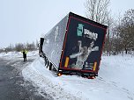 Der Lkw war beim Rückwärtsfahren in den Graben gerutscht. (Foto: Silvio Dietzel) Der Lkw war beim Rückwärtsfahren in den Graben gerutscht. (Foto: Silvio Dietzel)