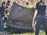 Der Lada lag wohl schon einige Zeit im Wasser der Unstrut. (Foto: Fotos: Feuerwehr Trebra/Silvio Dietzel)