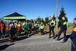 Bei der Baumpflanzaktion bei Rothes&uuml;tte halfen auch viele Familien mit.  (Foto: ssc)