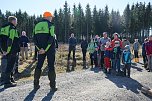 Bei der Baumpflanzaktion bei Rothes&uuml;tte halfen auch viele Familien mit.  (Foto: ssc)