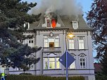 Ein Feuer ist im oberen Geschoss eines Mehrfamilienhauses in Sondershausen ausgebrochen. (Foto: Silvio Dietzel)