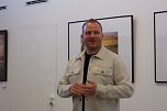 Christoph Keil stellt derzeit in der Kreissparkasse aus.  (Foto: Hans-Georg Backhaus)