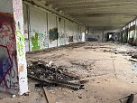 Die Feuerwehr musste am Montagabend in Nordhausen zu einem Brand einer leerstehenden Halle ausrücken. (Foto: Silvio Dietzel) Die Feuerwehr musste am Montagabend in Nordhausen zu einem Brand einer leerstehenden Halle ausrücken. (Foto: Silvio Dietzel)