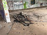 Die Feuerwehr musste am Montagabend in Nordhausen zu einem Brand einer leerstehenden Halle ausrücken. (Foto: Silvio Dietzel) Die Feuerwehr musste am Montagabend in Nordhausen zu einem Brand einer leerstehenden Halle ausrücken. (Foto: Silvio Dietzel)