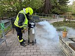 Das defekte Sauerstoffgerät wurde umgehend aus dem Gebäude geschafft. (Foto: Silvio Dietzel) Das defekte Sauerstoffgerät wurde umgehend aus dem Gebäude geschafft. (Foto: Silvio Dietzel)