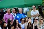 Fans und Cheftrainer des Thüringer HC Herbert Müller verabschieden neun Spitzenhandballerinnen in Bad Langensalza (Foto: Eva Maria Wiegand) Fans und Cheftrainer des Thüringer HC Herbert Müller verabschieden neun Spitzenhandballerinnen in Bad Langensalza (Foto: Eva Maria Wiegand)