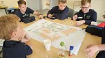 Mit Hilfe von Landschaftsplanern und Architekten er&ouml;rterten Sch&uuml;ler aus Heldrungen, wie sie ihre Schule klimaresilienter machen k&ouml;nnen.  (Foto: IBKM)