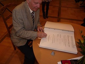 Ehrenarbeit gew&uuml;rdigt
