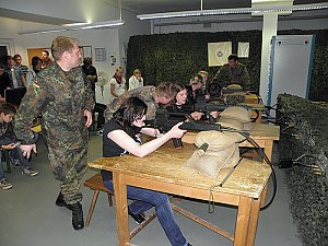 Offene T&uuml;r bei Bundeswehr