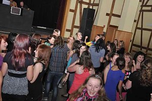 Coole Junge Party im Klubhaus