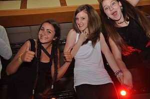 Coole Junge Party im Klubhaus