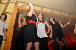 Coole Junge Party im Klubhaus