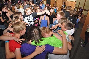 Coole Junge Party im Klubhaus