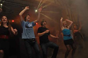 Coole Junge Party im Klubhaus