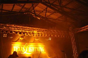 Texas Lighning Live im Gehege