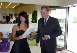 Zeugnis&uuml;bergabe