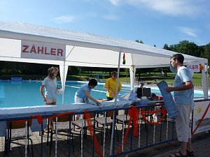24 Stunden Schwimmen begonnen