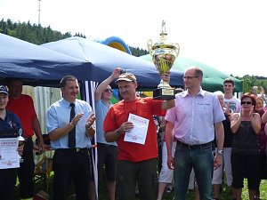 Um Pokal gelaufen