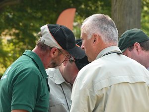 Waldarbeiter suchen ihren Meister