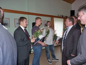 Zeugnisse &uuml;bergeben
