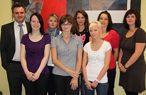 Personal- und Büroleiter des Landrates Gunnar Reuter, Angelika Müller, Elisabeth Scholz, Irina Dorozko, Victoria Nebelung, Lisa Hahn, Umschülerin Katrin Eismann und Ausbildungsleiterin Sandra Hesse