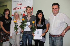 Ausbildungsleiterin Sandra Hesse, Elisabeth Jünemann, Sascha Wedler, Carolin Werner und Personal- und Büroleiter Gunnar Reuter