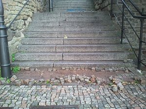 Pflaster weggesp&uuml;lt