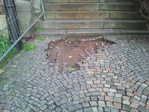 Pflaster weggesp&uuml;lt
