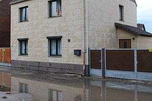 Unwetter in der Grenzstra&szlig;e