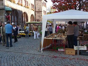 Markt zwischen Rath&auml;usern