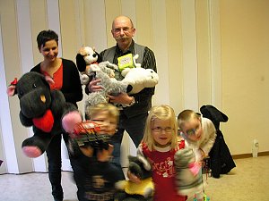 Spielzeugspende &uuml;bergeben