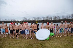 Eisbaden am Kiesteich