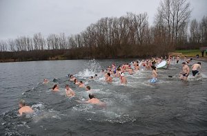 Eisbaden am Kiesteich