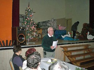 Heimatsagen zur Weihnachtsfeier aufgef&uuml;hrt