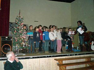 Heimatsagen zur Weihnachtsfeier aufgef&uuml;hrt