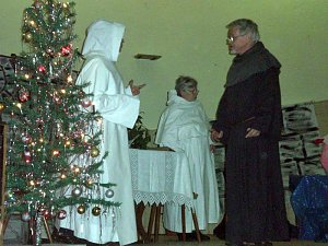 Heimatsagen zur Weihnachtsfeier aufgef&uuml;hrt