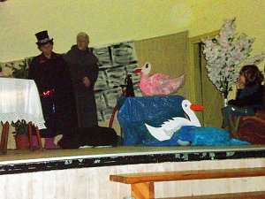 Heimatsagen zur Weihnachtsfeier aufgef&uuml;hrt