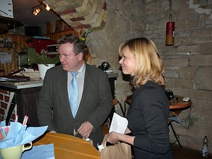 Bildungsbericht &uuml;bergeben.