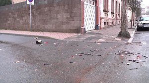 Böllerabfall auf den Straßen