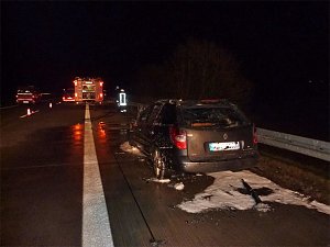 Auto brannte auf der Autobahn