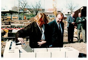 1997: Grundsteinlegung f&uuml;r das neue Arbeitsamt