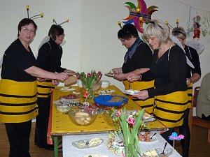N&auml;rrisch gefr&uuml;hst&uuml;ckt