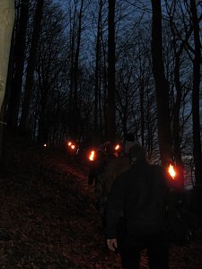 Mit Fackeln unterwegs