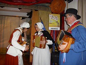 Sizilien: Folkloregruppe aus Frankreich