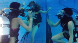 Mega Pool Party im Badehaus