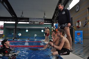 Mega Pool Party im Badehaus